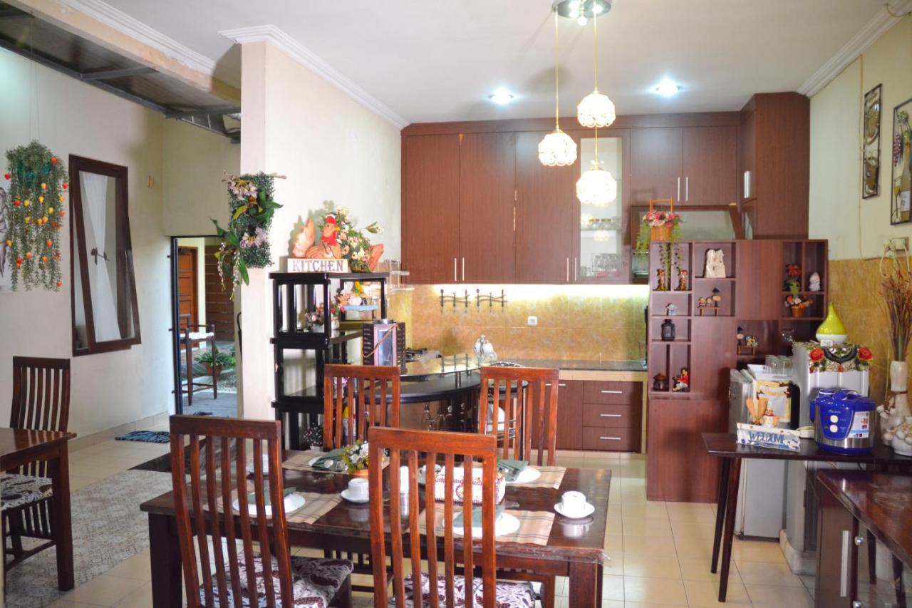 Roemah Canting Homestay Yogyakarta Exterior foto